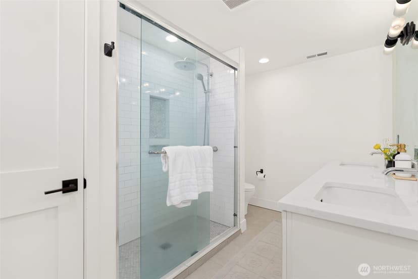 Property photo for 4129 19th Avenue SW, Seattle photo 23