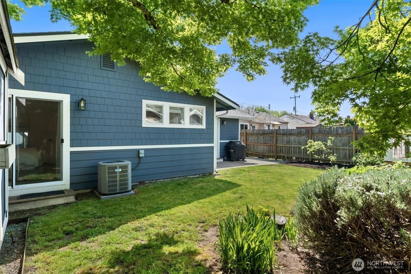 Property photo for 4129 19th Avenue SW, Seattle photo 29