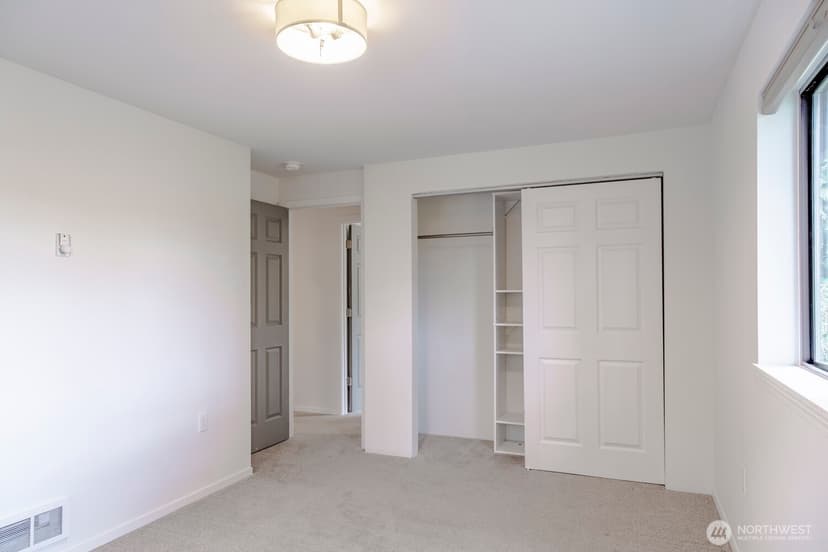 Property photo for 912 NE 115th Street, Seattle photo 19