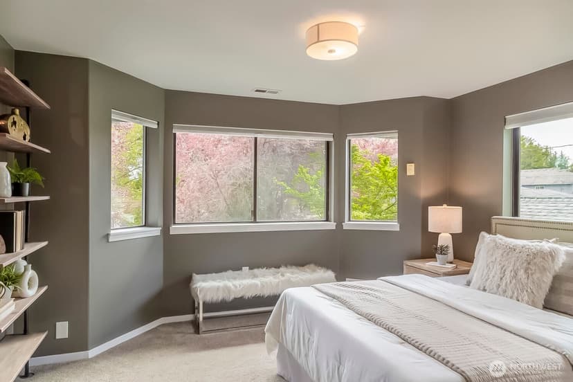 Property photo for 912 NE 115th Street, Seattle photo 13