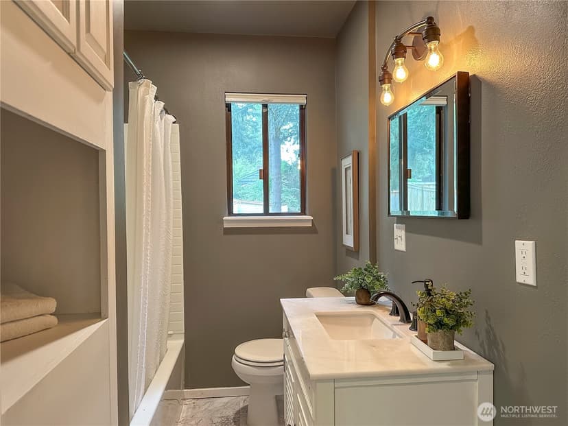 Property photo for 912 NE 115th Street, Seattle photo 10