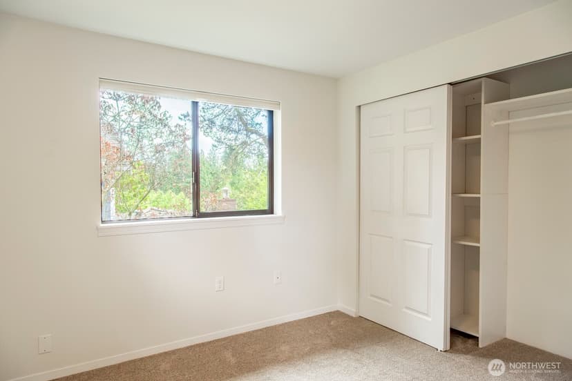 Property photo for 912 NE 115th Street, Seattle photo 18