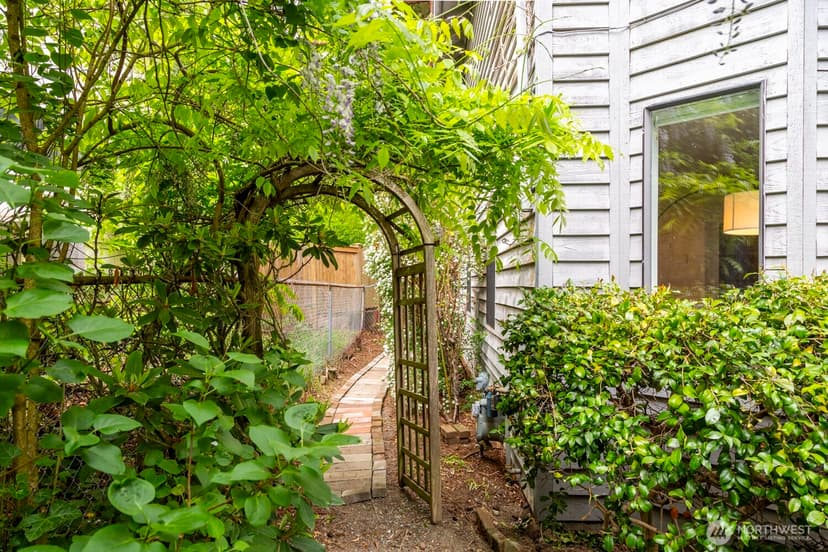 Property photo for 912 NE 115th Street, Seattle photo 20
