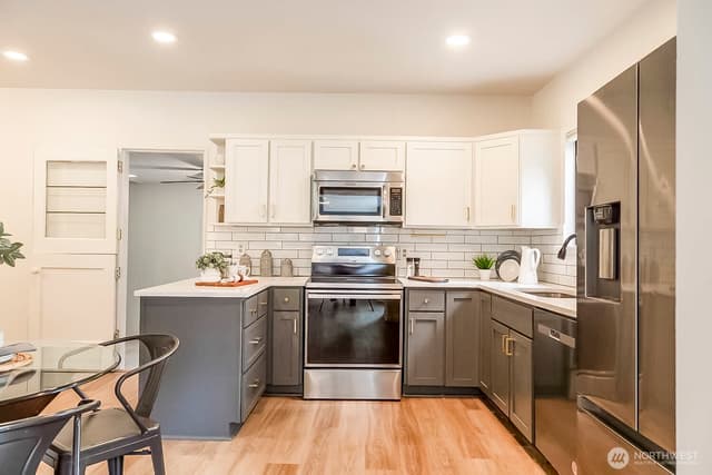Property photo for 912 NE 115th Street, Seattle photo 3