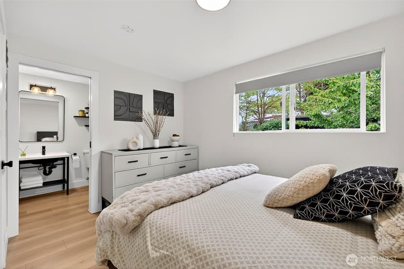 Property photo for 11303 14th Avenue SW, Seattle photo 14