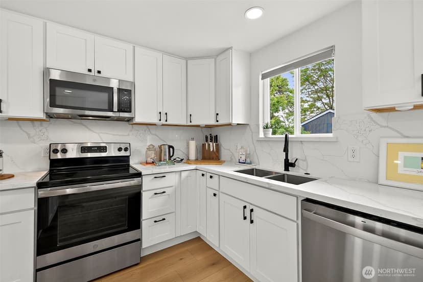 Property photo for 11303 14th Avenue SW, Seattle photo 10
