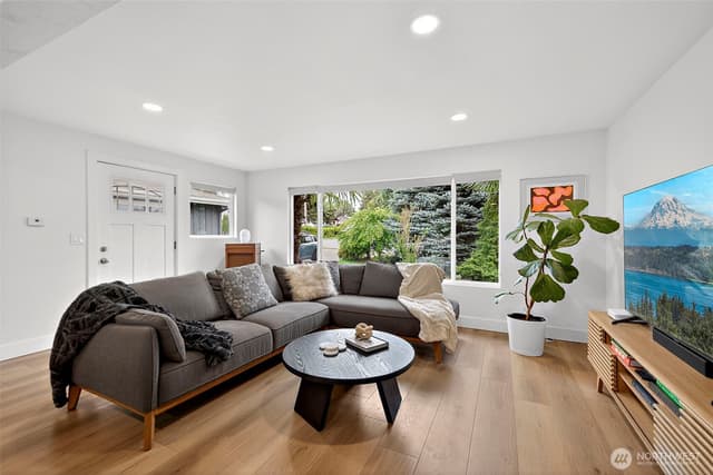 Property photo for 11303 14th Avenue SW, Seattle photo 3