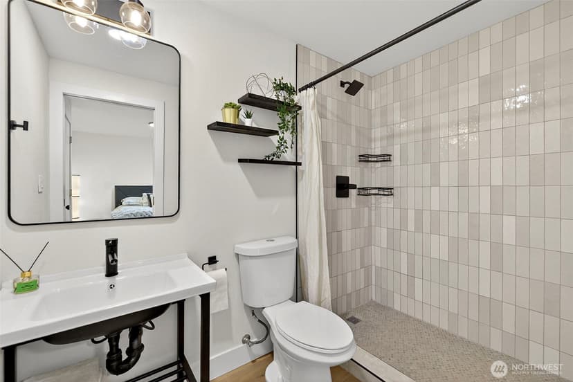 Property photo for 11303 14th Avenue SW, Seattle photo 15