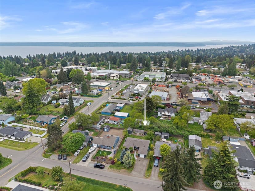 Property photo for 11303 14th Avenue SW, Seattle photo 2