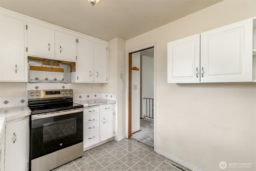 Property photo for 10716 102nd Street SW, Tacoma photo 9
