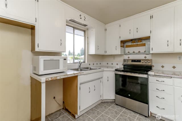 Property photo for 10716 102nd Street SW, Tacoma photo 5