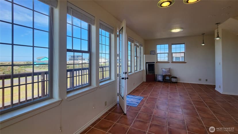 Property photo for 1140 Ocean Shores Boulevard SW, Ocean Shores photo 19