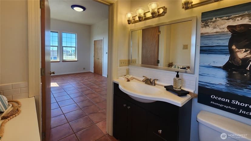 Property photo for 1140 Ocean Shores Boulevard SW, Ocean Shores photo 11
