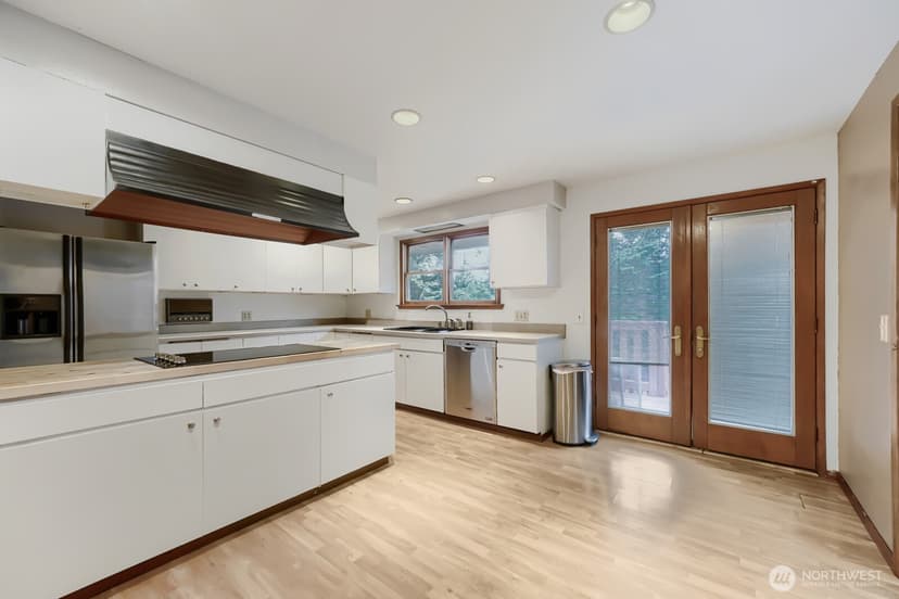 Property photo for 10412 SE 219th Street, Kent photo 11
