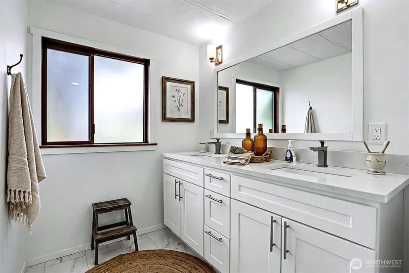 Property photo for 23809 Lake Drive E, Bothell photo 17