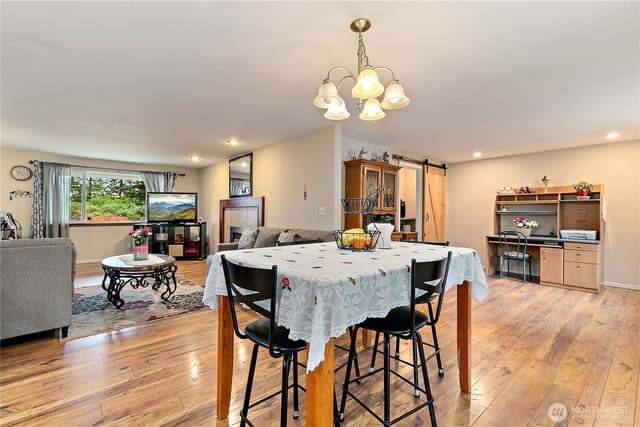 Property photo for 15902 Woodland Avenue E, Puyallup photo 4
