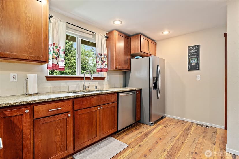 Property photo for 15902 Woodland Avenue E, Puyallup photo 9