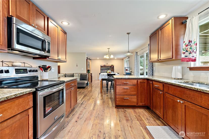 Property photo for 15902 Woodland Avenue E, Puyallup photo 8