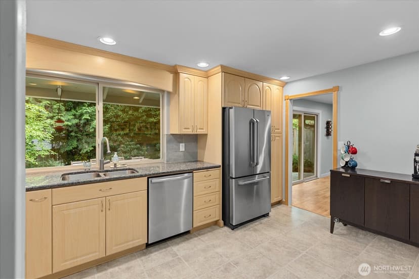 Property photo for 17013 NE 18th Street, Bellevue photo 7
