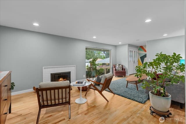 Property photo for 17013 NE 18th Street, Bellevue photo 4
