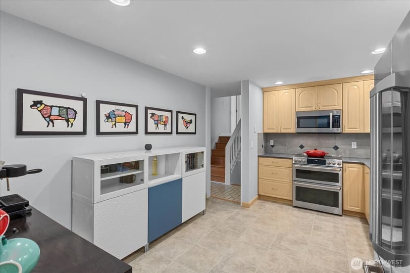 Property photo for 17013 NE 18th Street, Bellevue photo 6