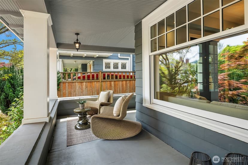 Property photo for 2833 10th Avenue E, Seattle photo 2