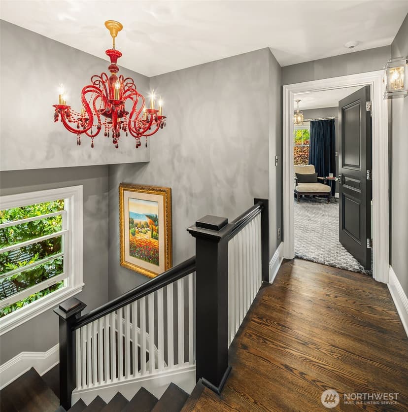 Property photo for 2833 10th Avenue E, Seattle photo 16