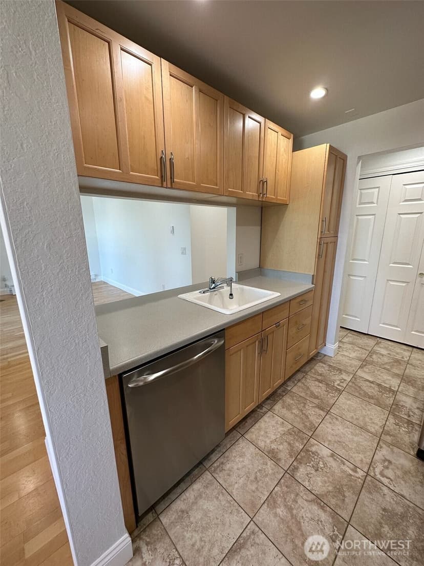 Property photo for 4171 West Lake Sammamish Parkway SE #A302, Bellevue photo 14