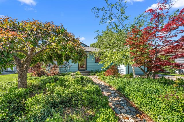 Property photo for 229 W Allen Avenue, Chelan