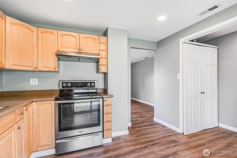 Property photo for 4709 101st Street SW, Lakewood photo 10