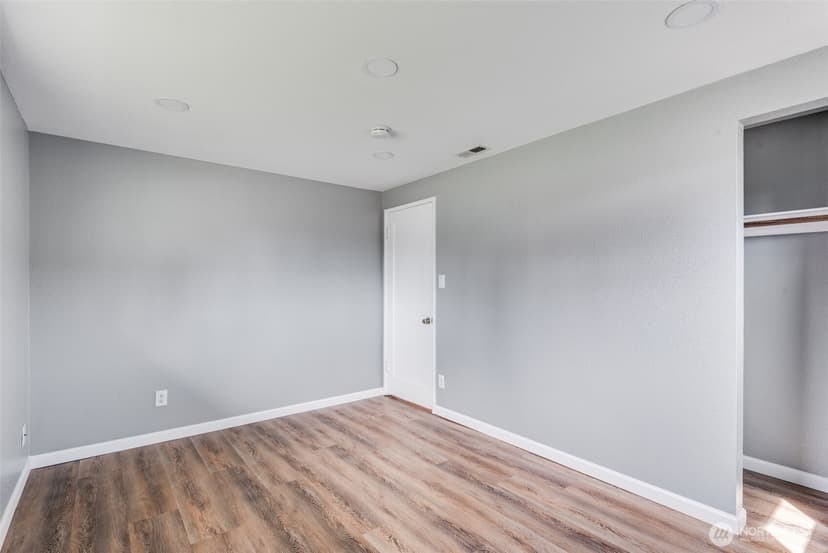 Property photo for 4709 101st Street SW, Lakewood photo 15