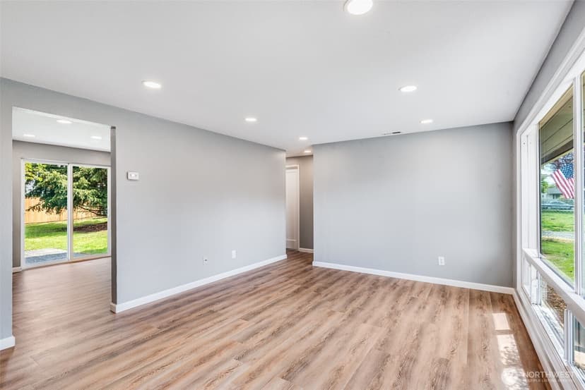 Property photo for 4709 101st Street SW, Lakewood photo 6