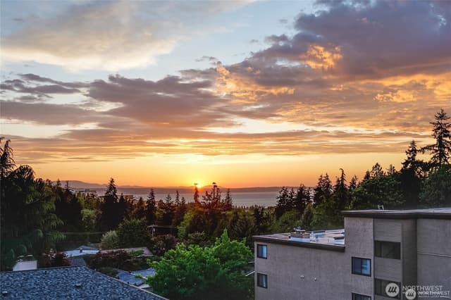 Property photo for 1110 5th Avenue S #402, Edmonds photo 2