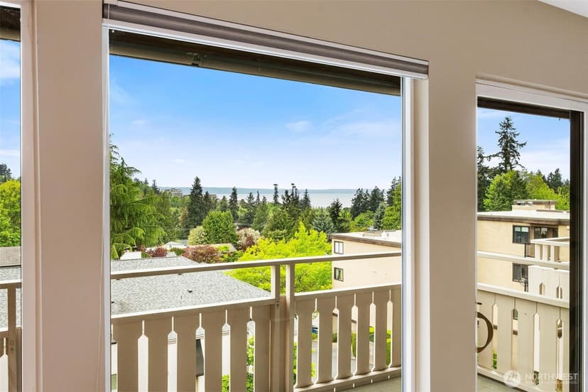 Property photo for 1110 5th Avenue S #402, Edmonds photo 4