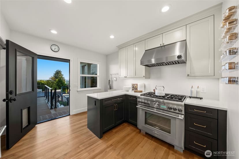 Property photo for 321 Lee Street, Seattle photo 13