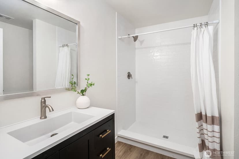 Property photo for 21610 SE May Valley Road, Issaquah photo 15