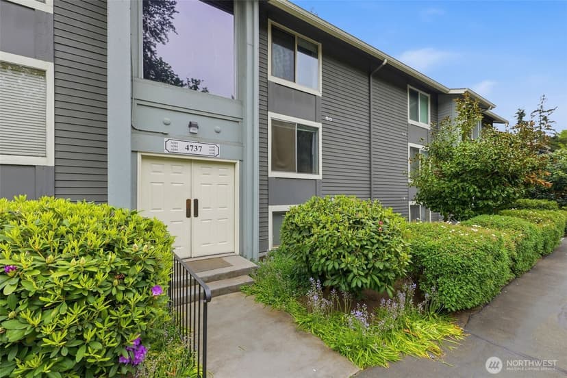 Property photo for 4737 W Lake Sammamish Parkway SE #A202, Issaquah photo 2