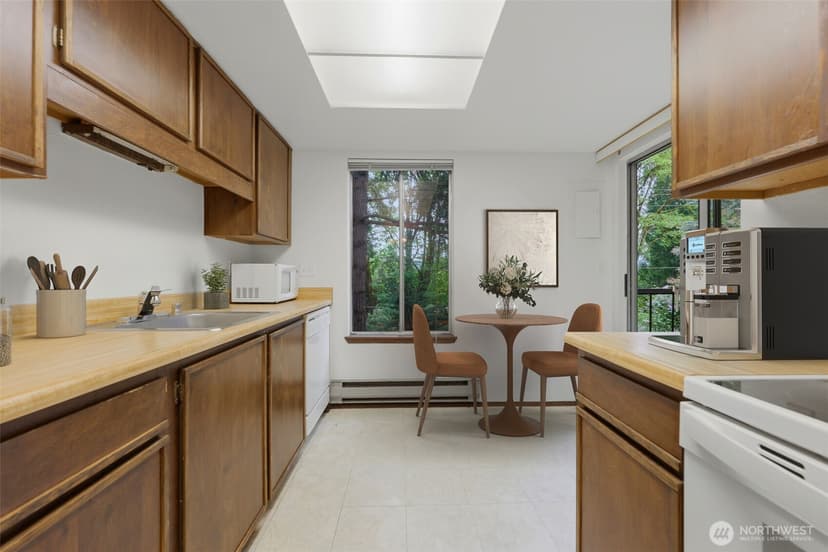 Property photo for 4737 W Lake Sammamish Parkway SE #A202, Issaquah photo 6