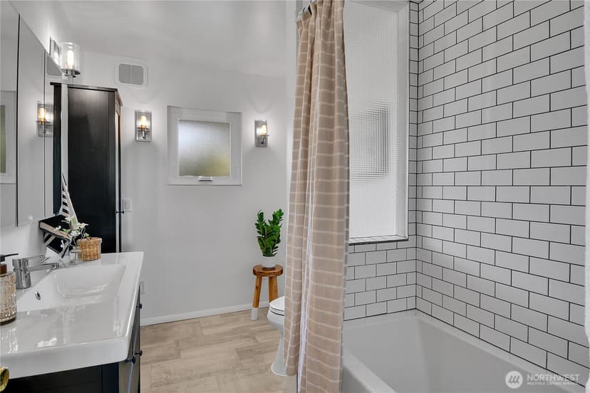 Property photo for 12727 Dayton Avenue N, Seattle photo 15