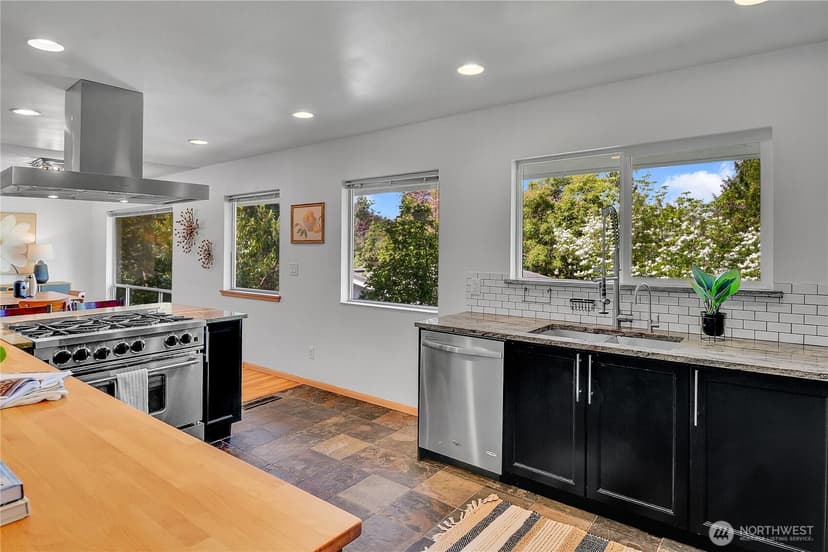 Property photo for 12727 Dayton Avenue N, Seattle photo 10