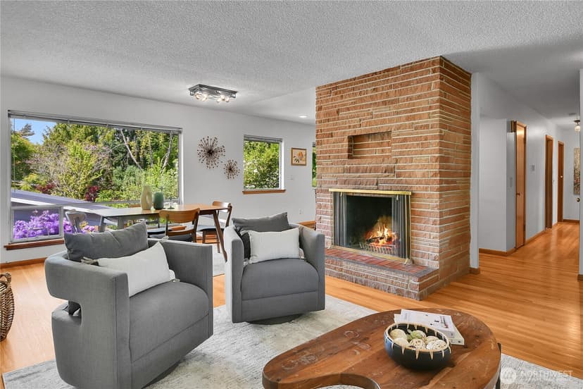 Property photo for 12727 Dayton Avenue N, Seattle photo 4