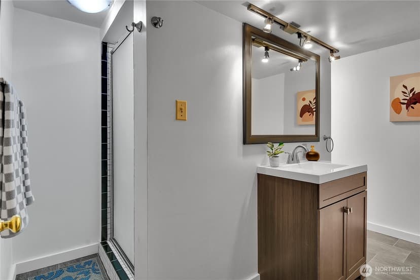 Property photo for 12727 Dayton Avenue N, Seattle photo 28