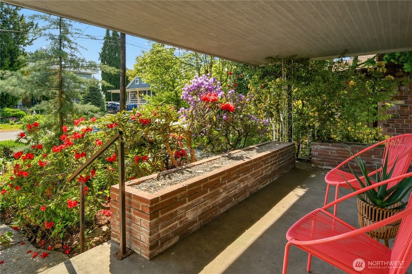 Property photo for 12727 Dayton Avenue N, Seattle photo 2