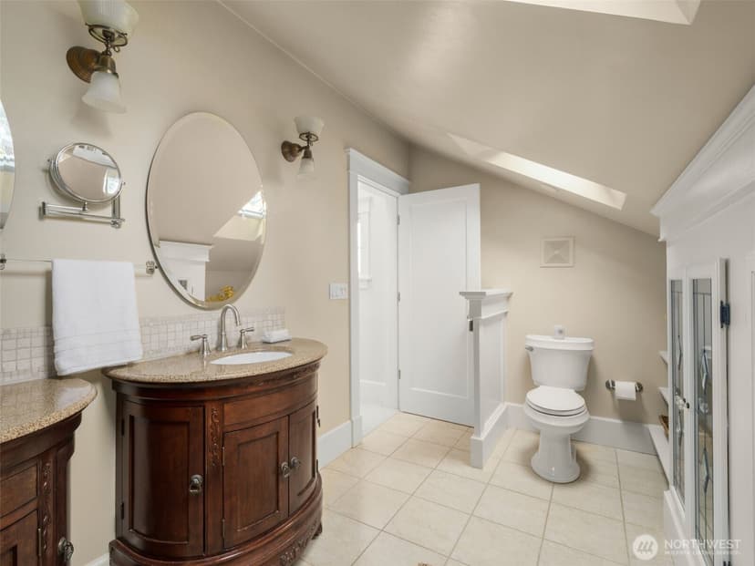 Property photo for 1423 Nob Hill Avenue N, Seattle photo 20