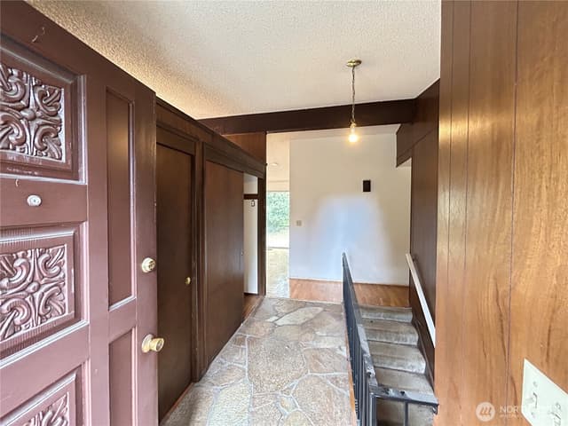 Property photo for 11718 5th Avenue NE, Seattle photo 3