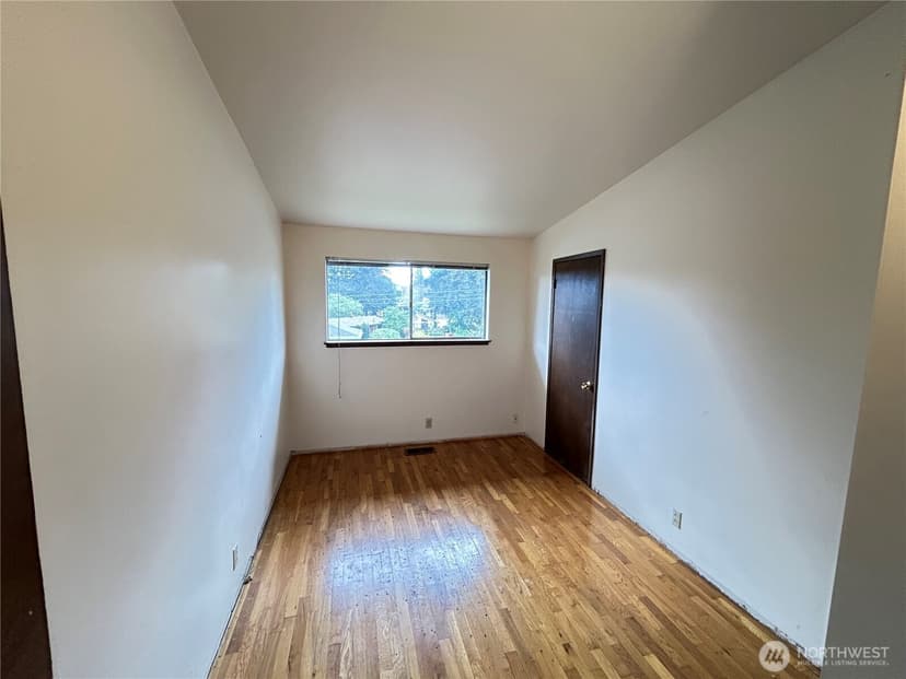 Property photo for 11718 5th Avenue NE, Seattle photo 8