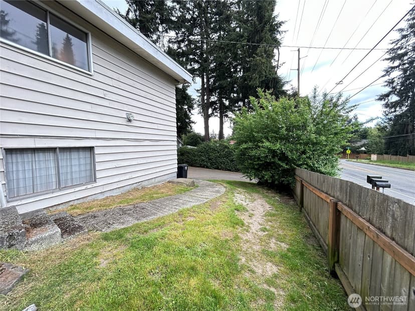Property photo for 11718 5th Avenue NE, Seattle photo 24