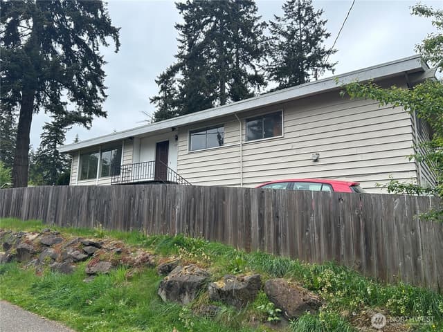 Property photo for 11718 5th Avenue NE, Seattle photo 2