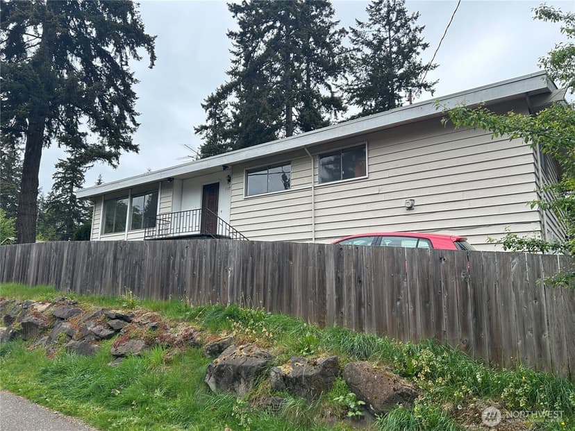 Property photo for 11718 5th Avenue NE, Seattle photo 2