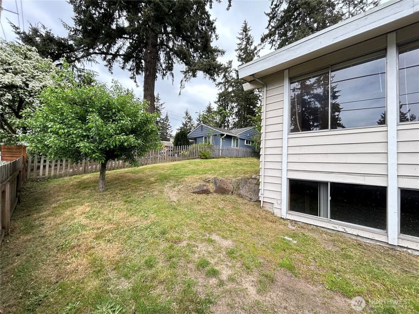 Property photo for 11718 5th Avenue NE, Seattle photo 25